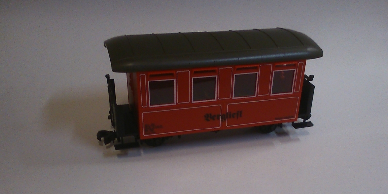 #Osobný vagón červený Magic Train
